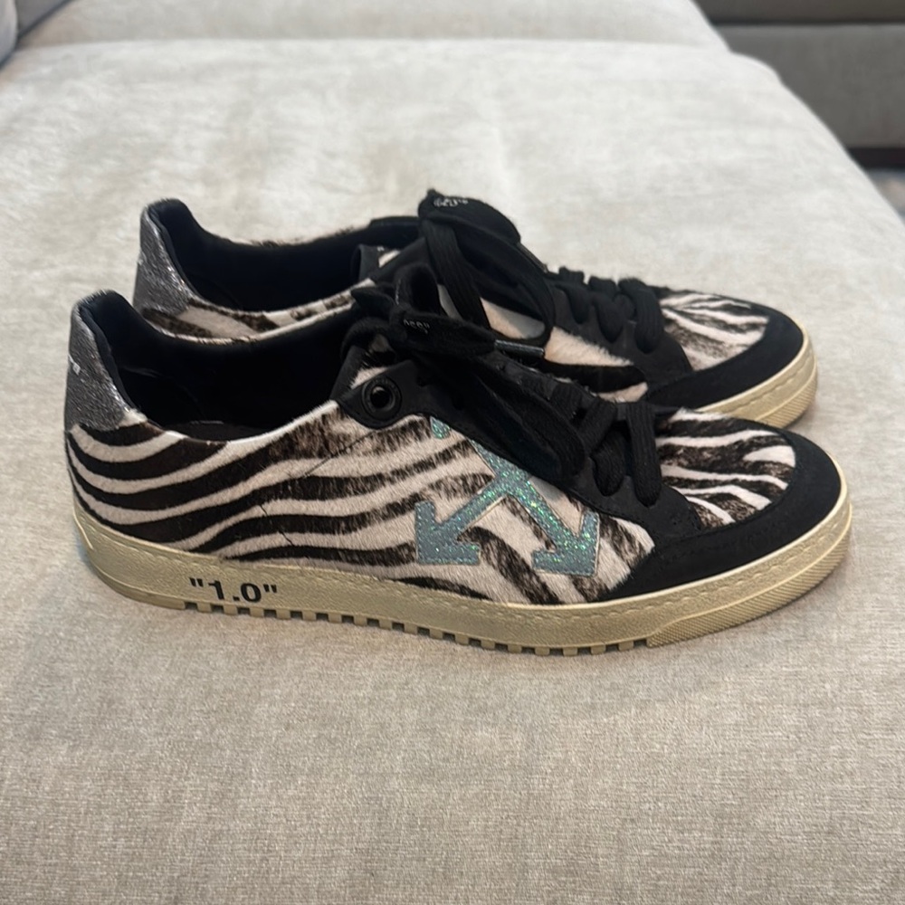 Off-White - Picture 2 of 4